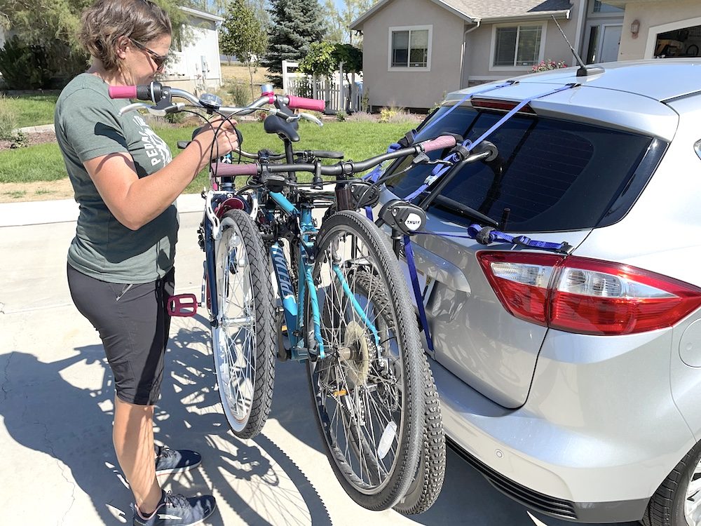How to Mount a Bike on a Thule Rack
