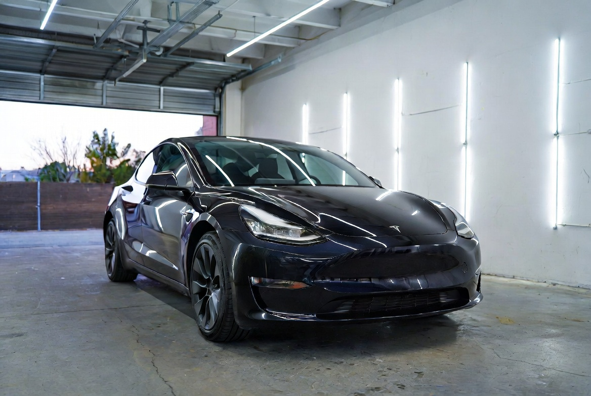 How Does Premium Connectivity Work in Tesla