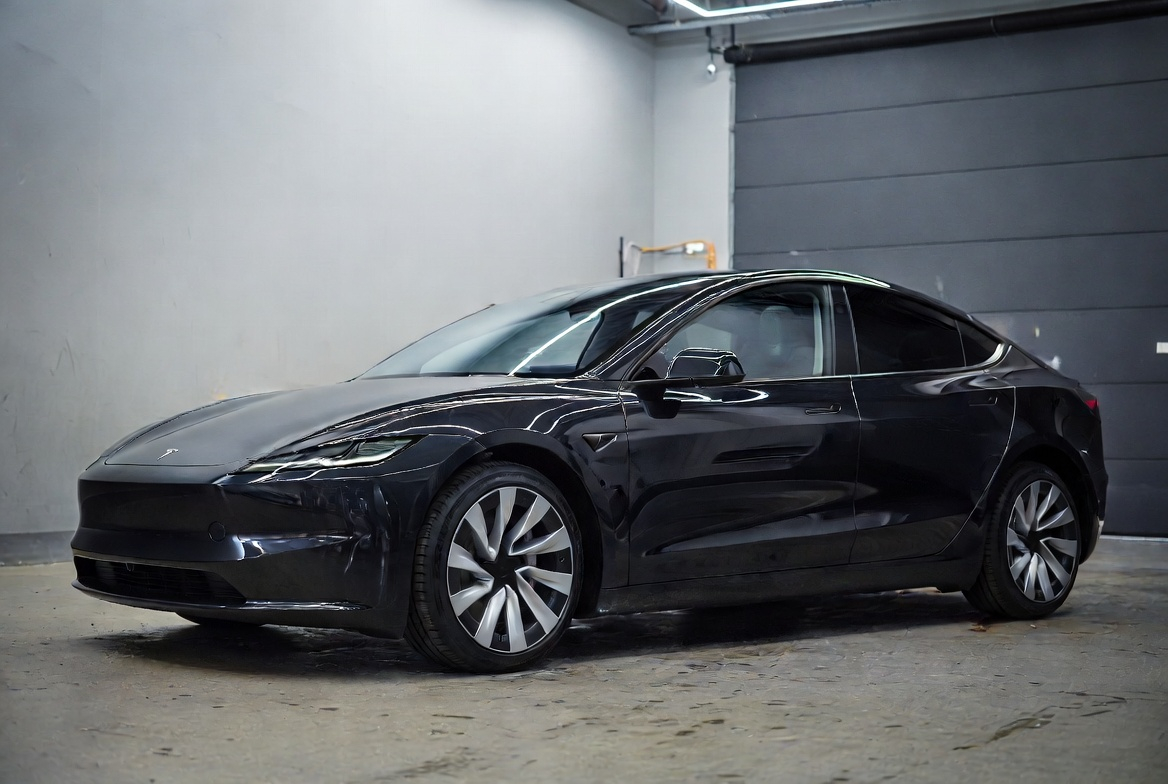 How Does Tesla 12V Battery Get Charged