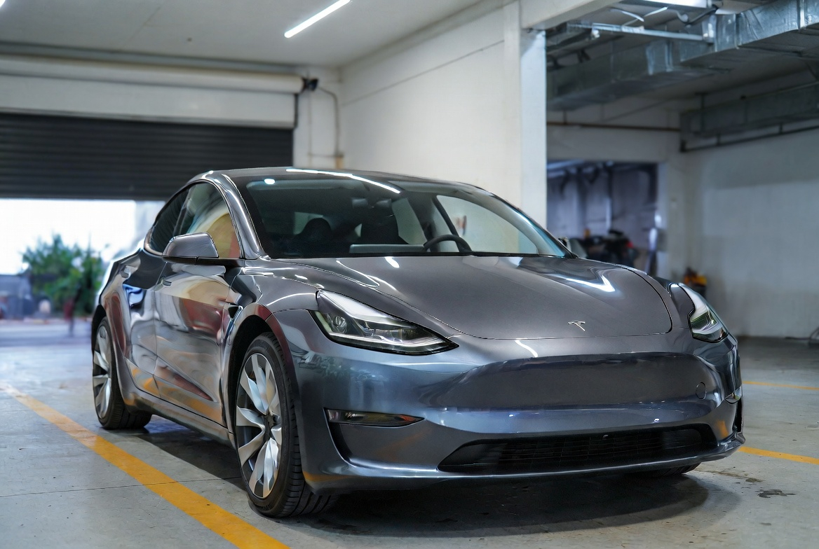 How Does Tesla AI Work