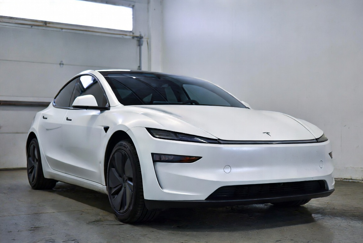 How Does Tesla Autopilot Work in Snow