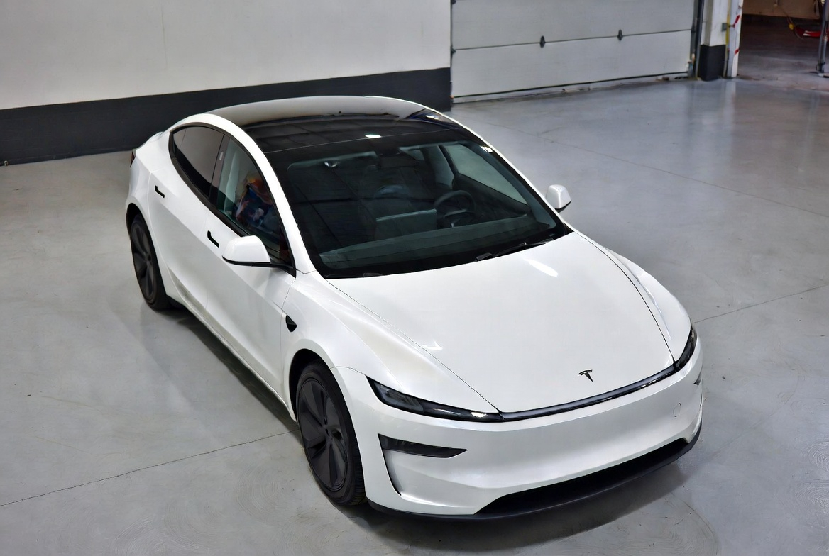 How Does Tesla Drive in Snow