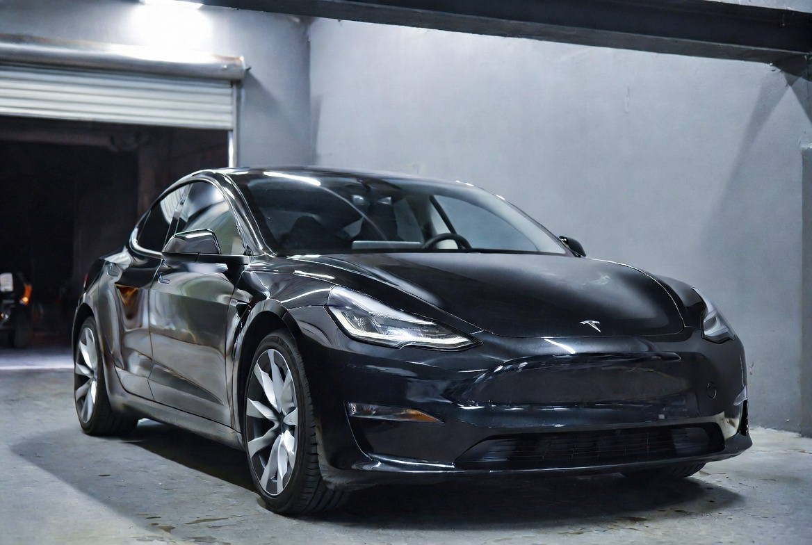 How Does Tesla Work